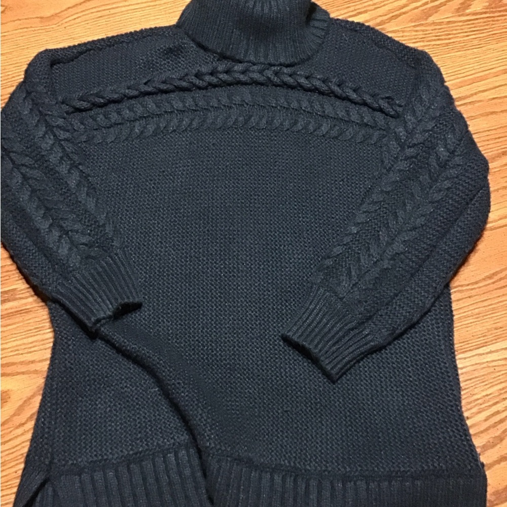 Women’s size large Simply Vera Vera Wang Black turtle neck Sweater